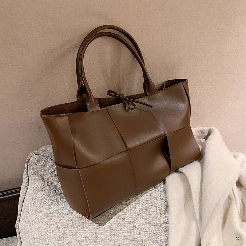 Mittelgroße Tasche mit Trageriemen Zaira