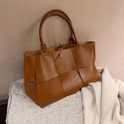 Mittelgroße Tasche mit Trageriemen Zaira