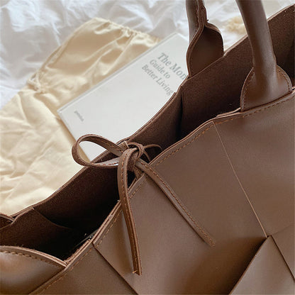 Mittelgroße Tasche mit Trageriemen Zaira