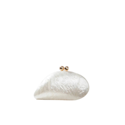 Clutch aus Acryl in Perlmutt-Muscheloptik Livia