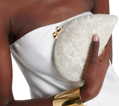 Clutch aus Acryl in Perlmutt-Muscheloptik Livia