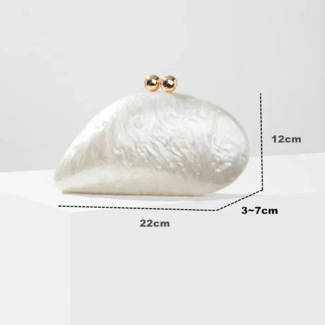 Clutch aus Acryl in Perlmutt-Muscheloptik Livia
